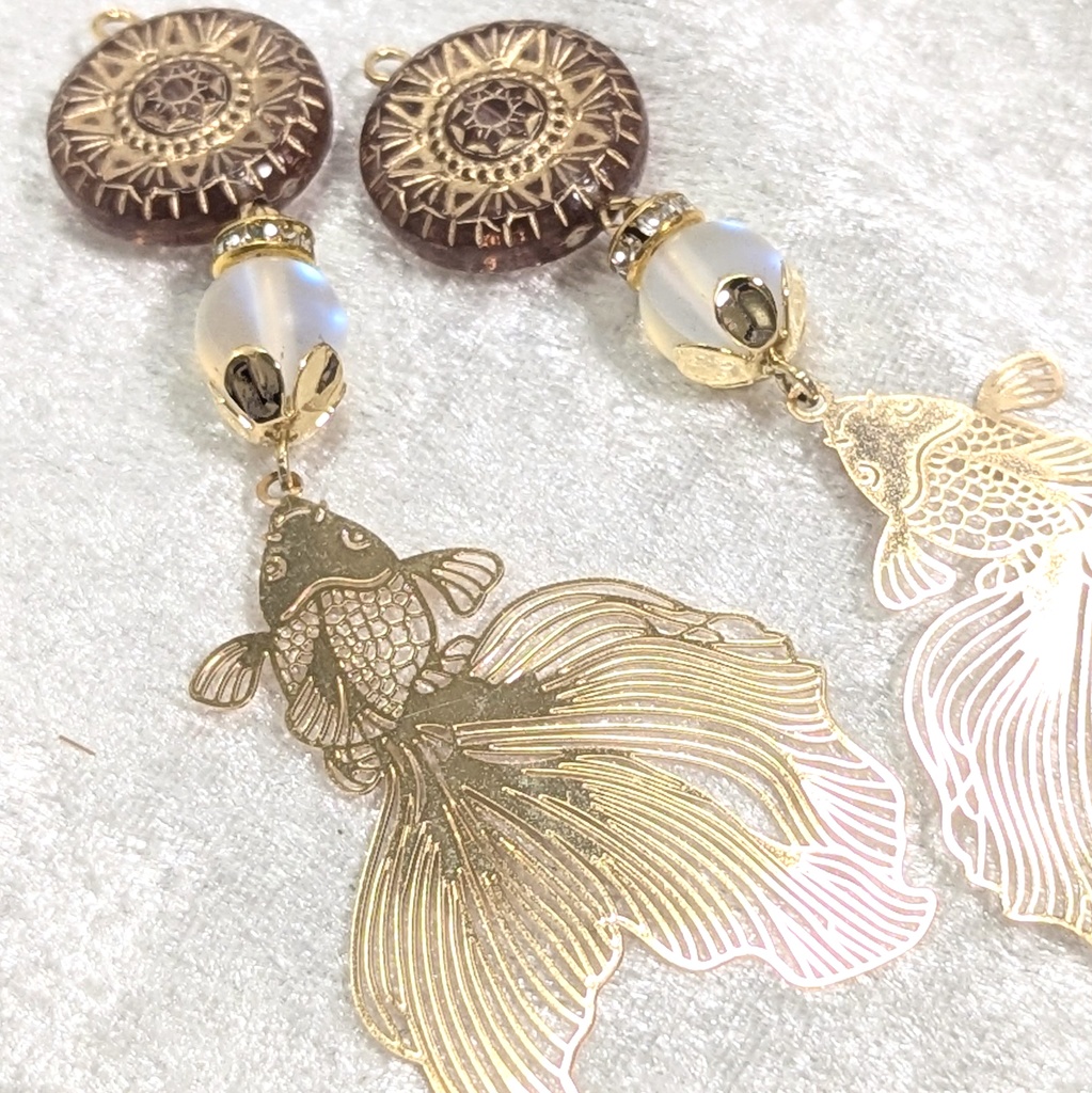ゴールド・大きな金色金魚のピアス/イヤリング