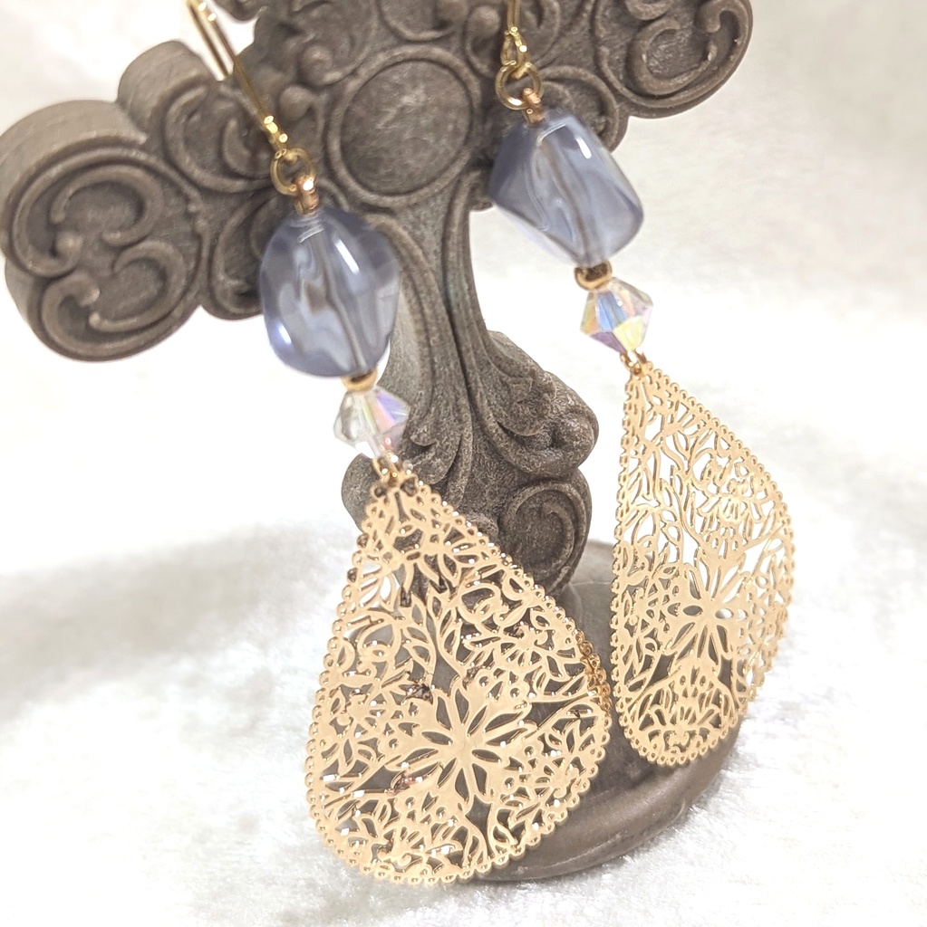 ゴールド・透かしドロップピアス/イヤリング