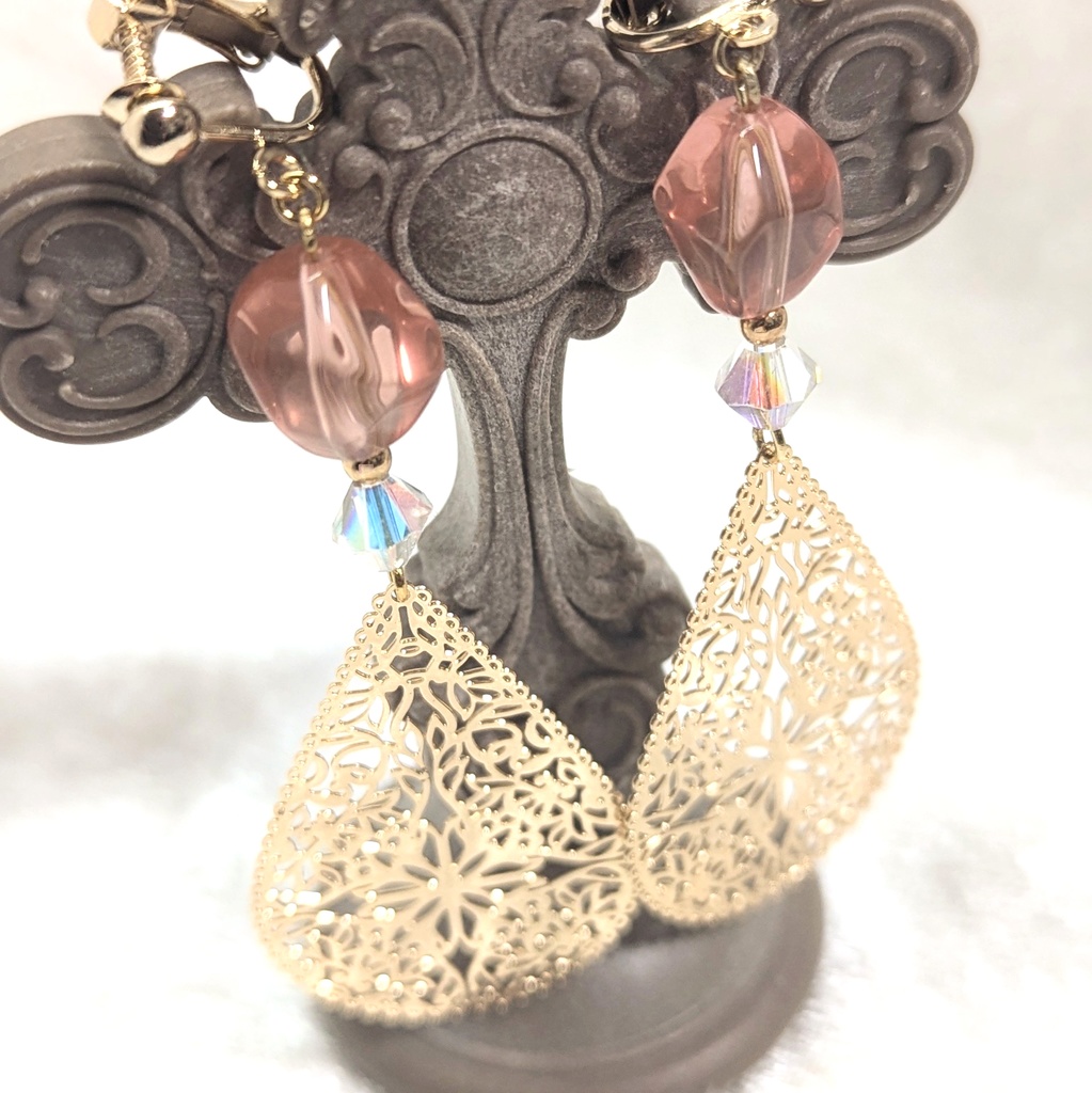 ゴールド・透かしドロップピアス/イヤリング