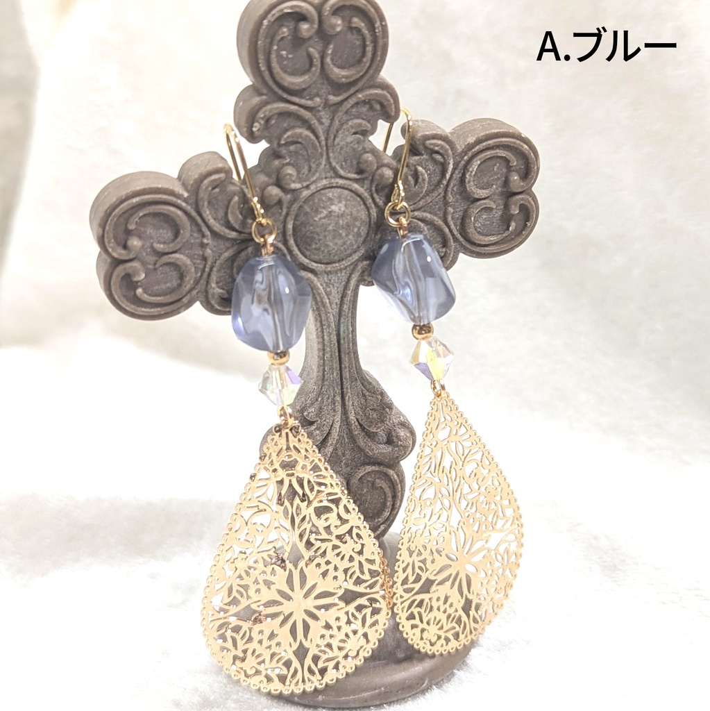 ゴールド・透かしドロップピアス/イヤリング