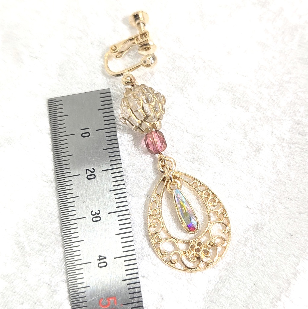 ゴールド・アンティーク調透かし雫のピアス/イヤリング