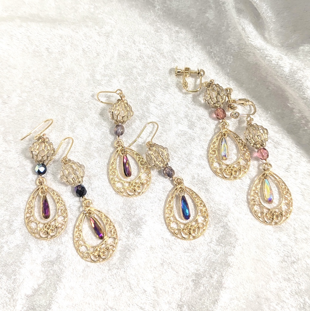 ゴールド・アンティーク調透かし雫のピアス/イヤリング