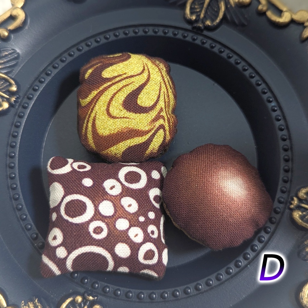 ミニチュアダイカットクッション/チョコレート