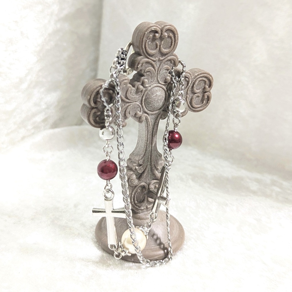 マンテルブレスレット/銀の十字架と紅玉の腕輪