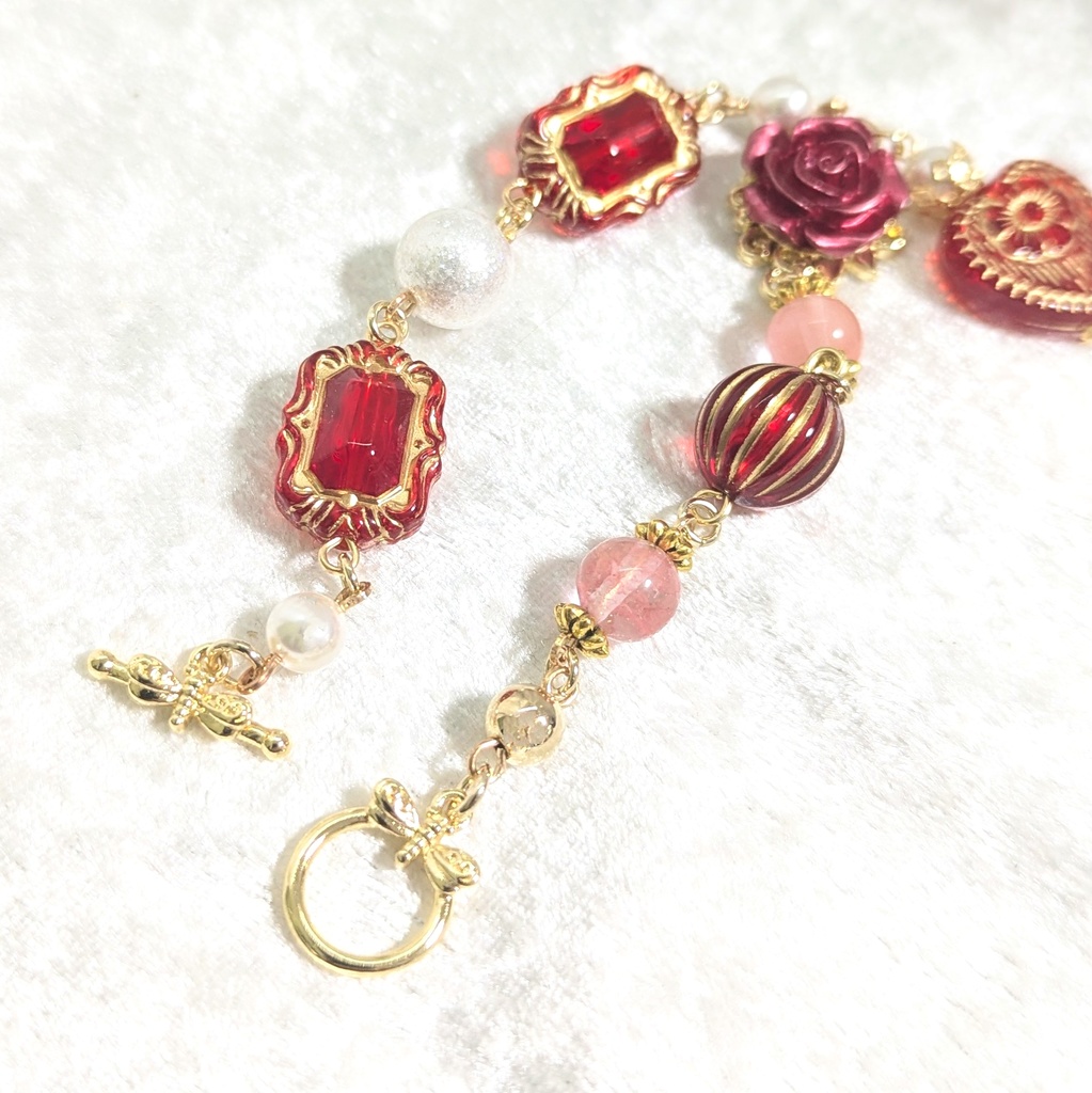 マンテルブレスレット/赤石と薔薇の腕輪