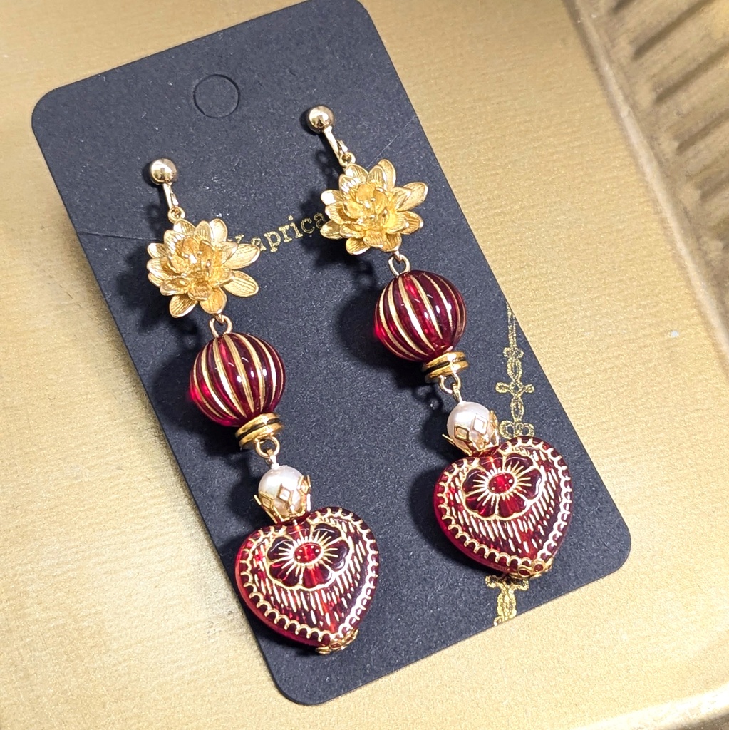 赤石とハートのピアス/イヤリング