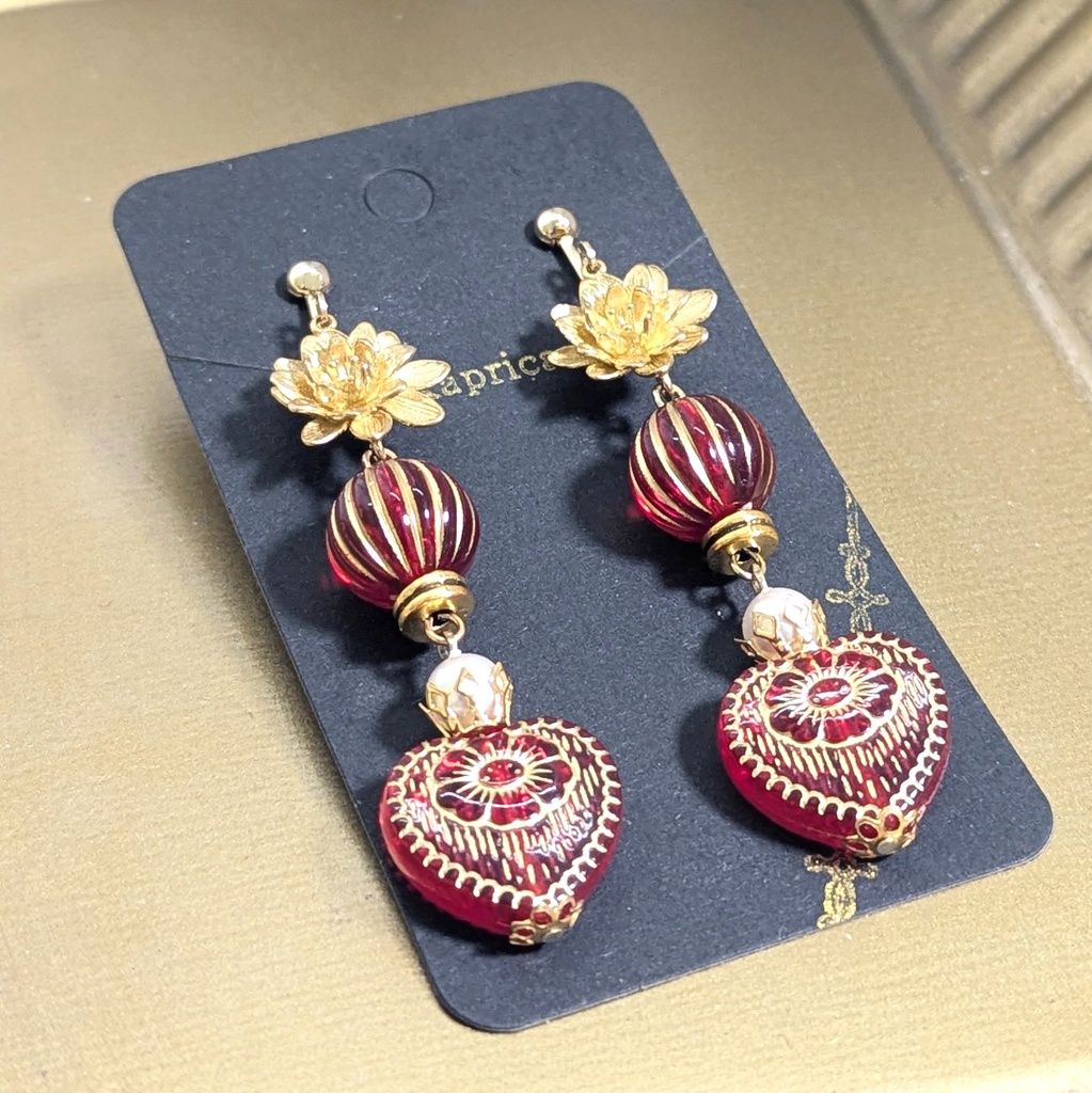 赤石とハートのピアス/イヤリング