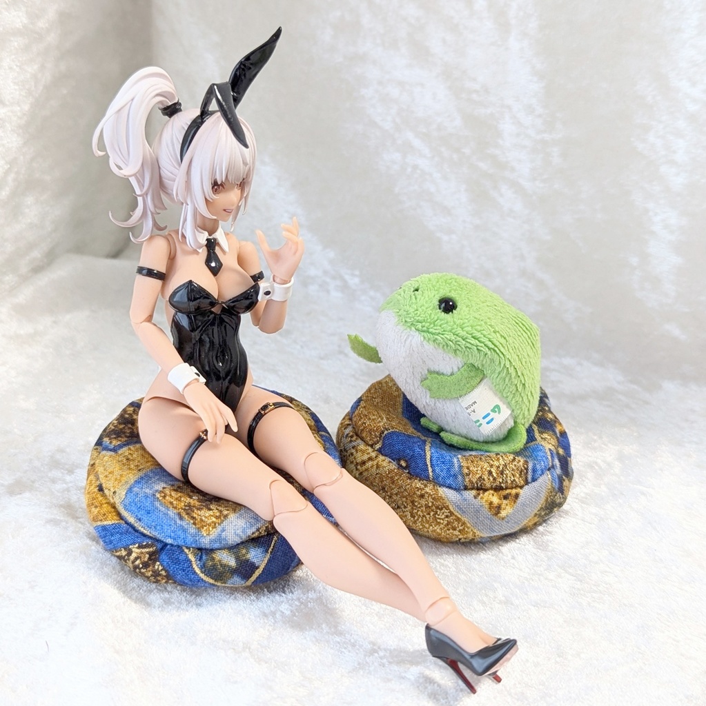 ミニチュアビーズクッション/ラウンド型 ゴールド&ブルースクエア・2個