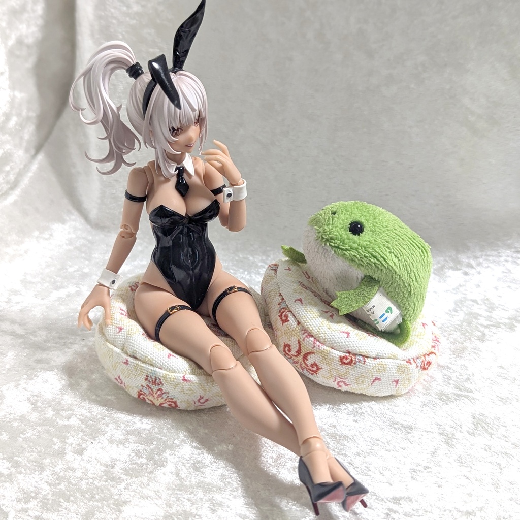 ミニチュアビーズクッション/ラウンド型 アラベスク柄レッド・2個