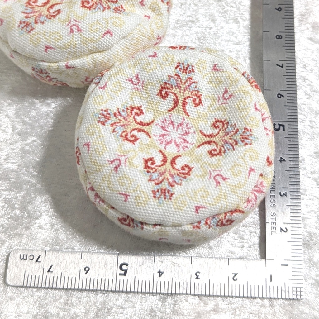 ミニチュアビーズクッション/ラウンド型 アラベスク柄レッド・2個