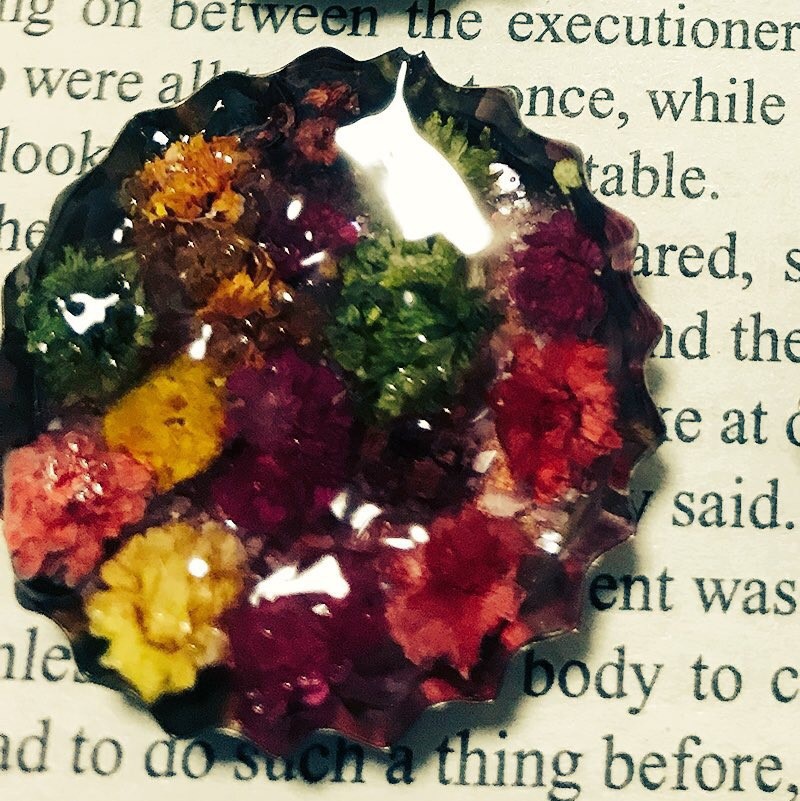 王冠ペンダント 「赤のフラワータルト」