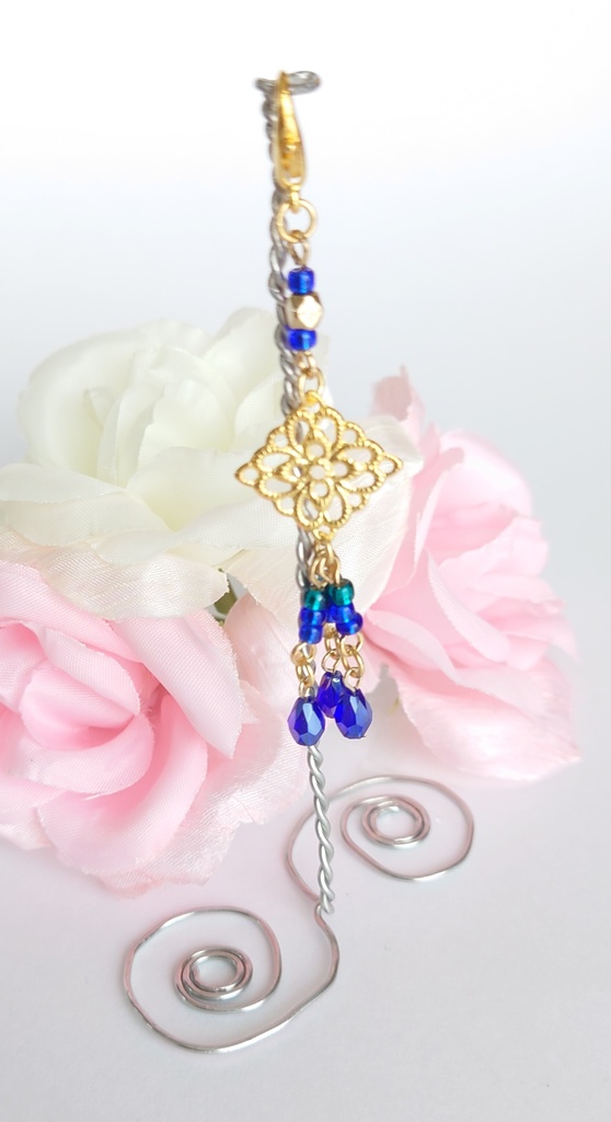 揺れるマスクチャーム