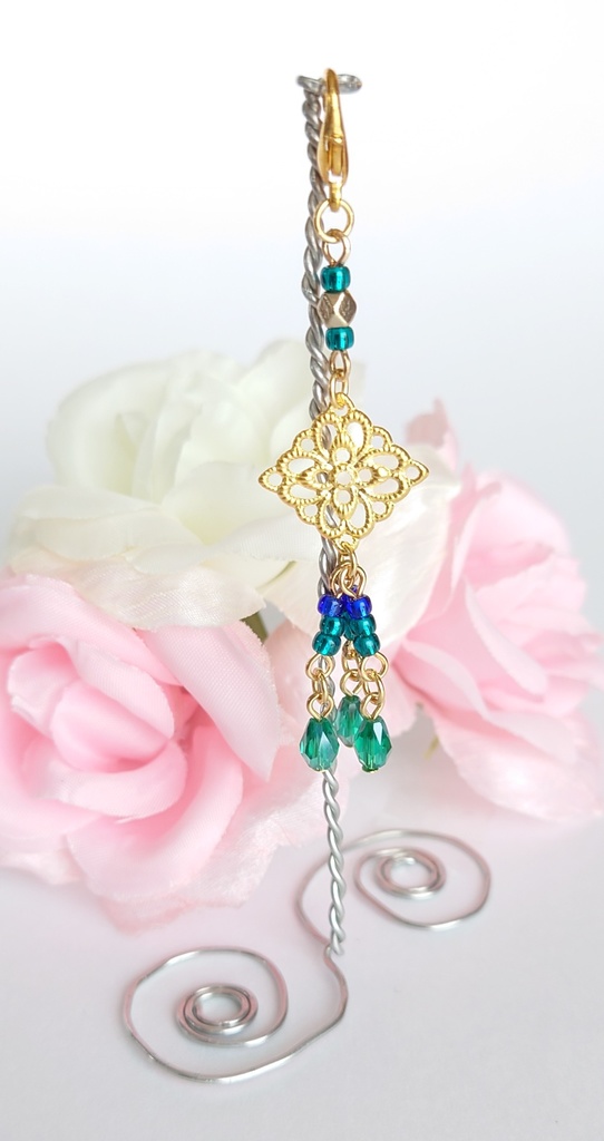 揺れるマスクチャーム