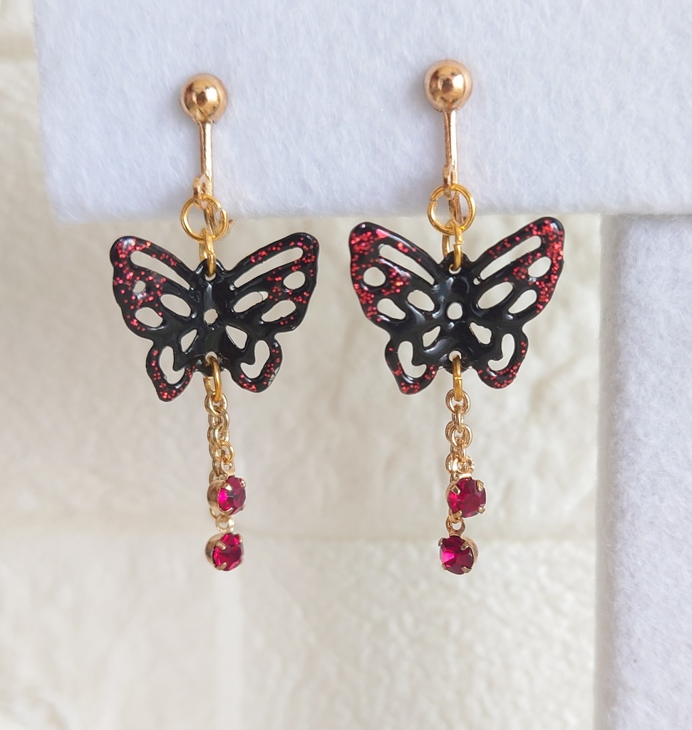 揺れる蝶々イヤリング(黒蝶)