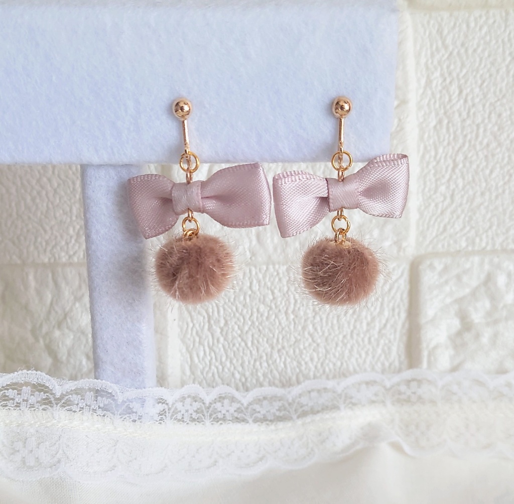 リボン×ファーボールイヤリング(全4種)