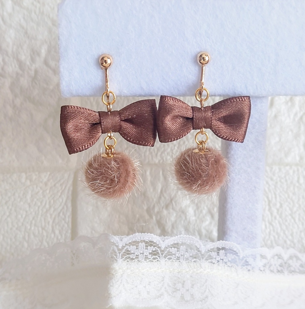 リボン×ファーボールイヤリング(全4種)