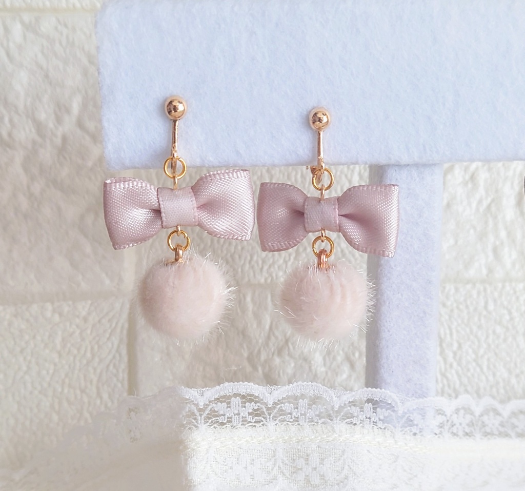 リボン×ファーボールイヤリング(全4種)