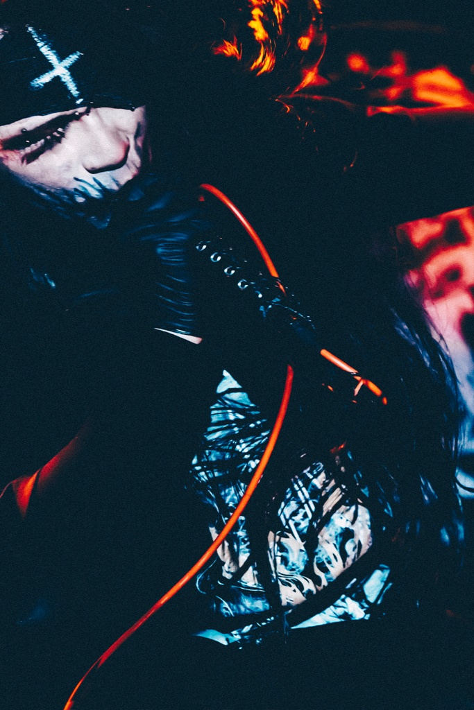 DECADENSHIRT「夜を指す瞳、悠なる――。」