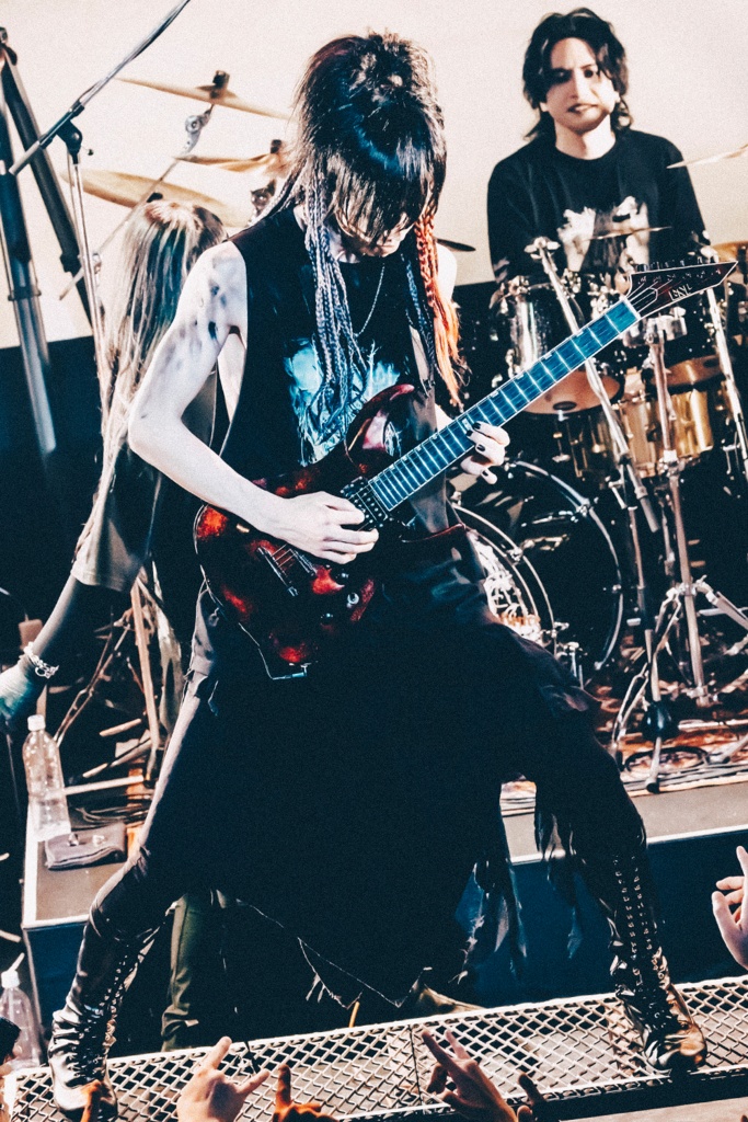 DECADENSHIRT「夜を指す瞳、悠なる――。」