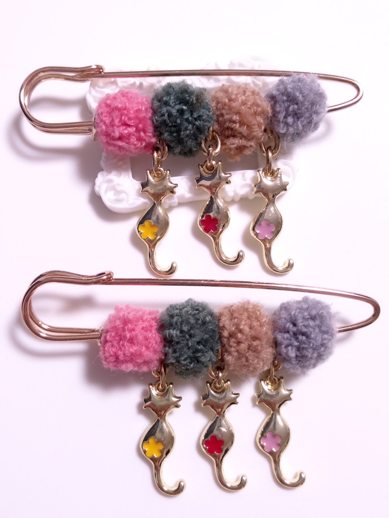 にゃんこのふわもこストールピン