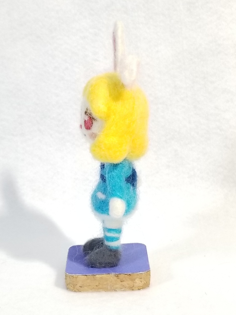 ウールロイド うさぎのアリス トリスちゃん