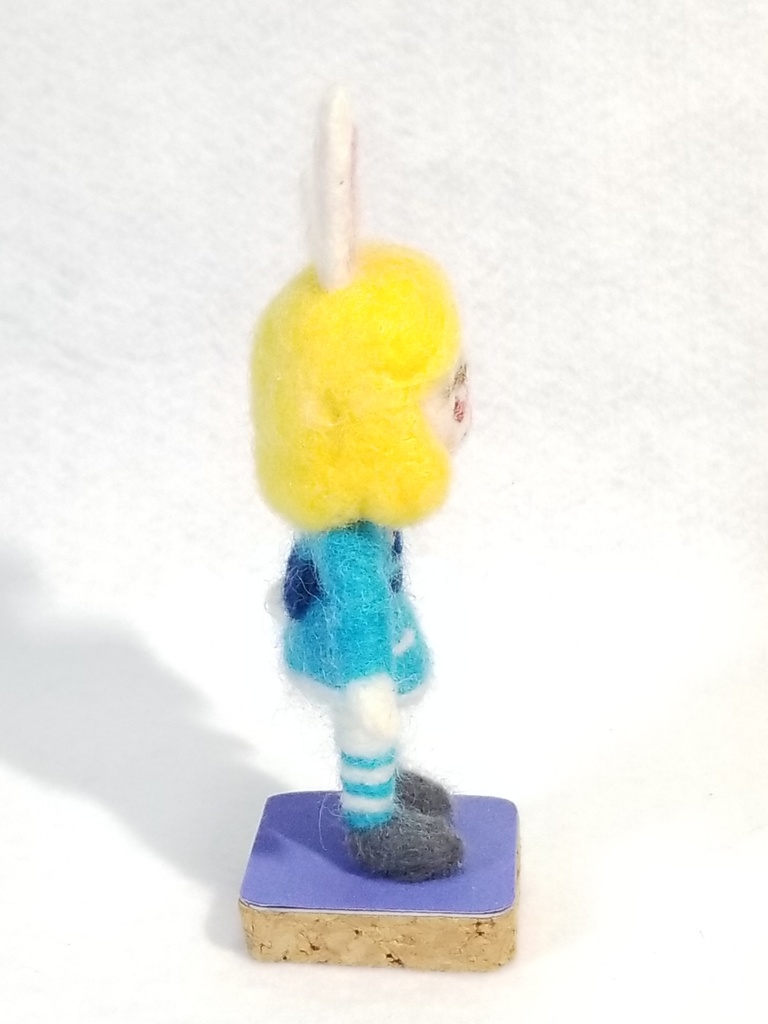 ウールロイド うさぎのアリス トリスちゃん