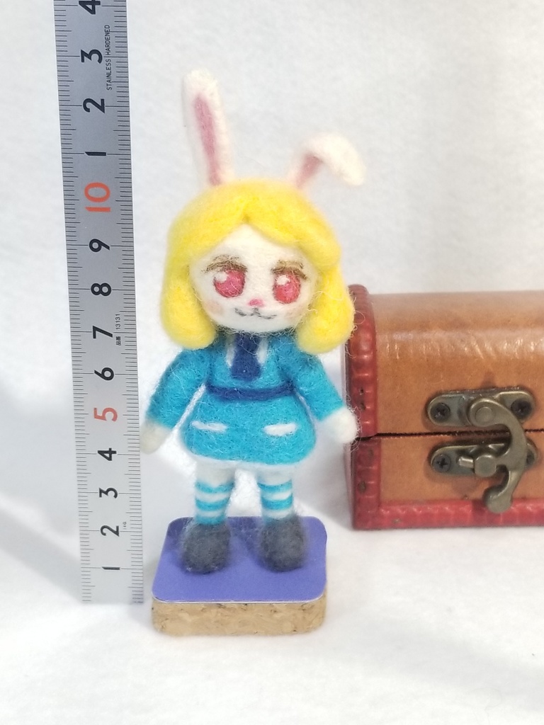 ウールロイド　うさぎのアリス　トリスちゃん