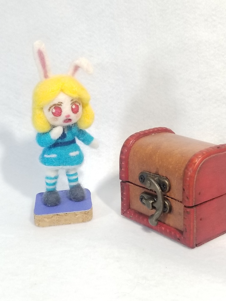 ウールロイド うさぎのアリス トリスちゃん