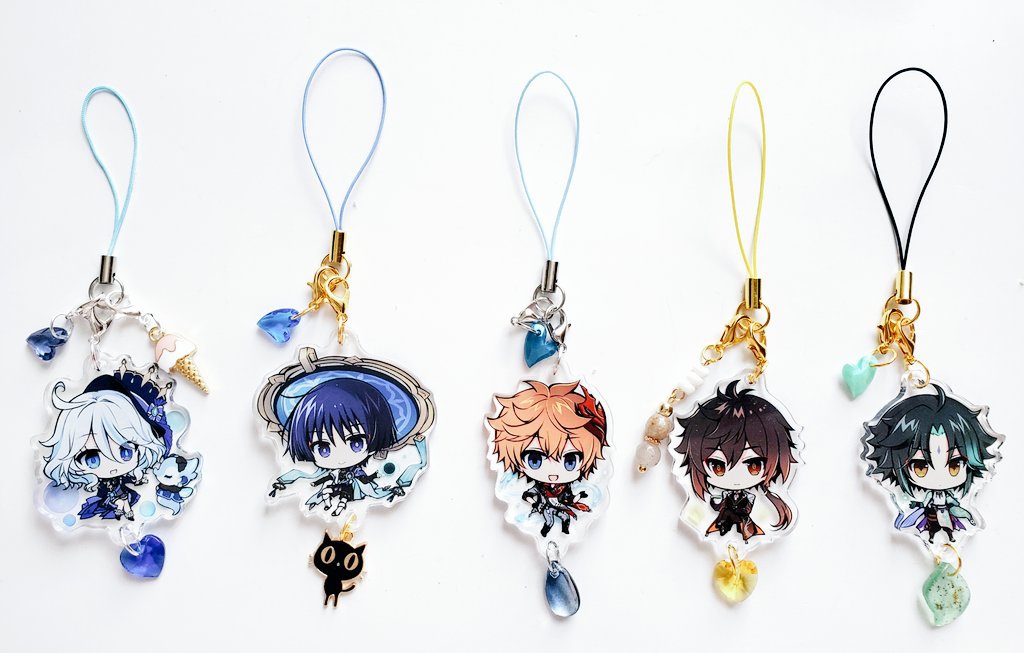 チャーム付きアクリルストラップ