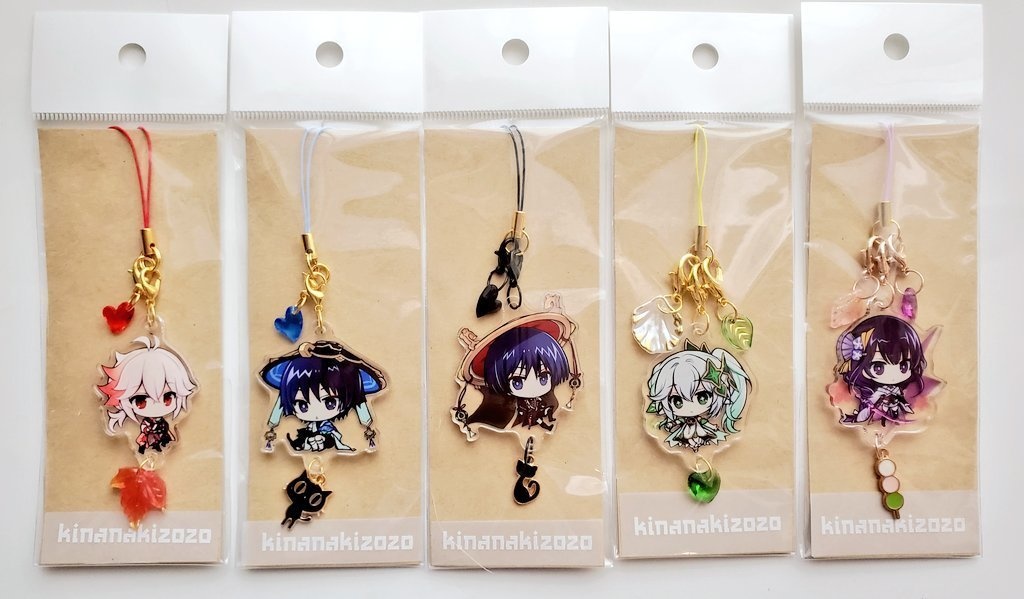 チャーム付きアクリルストラップ