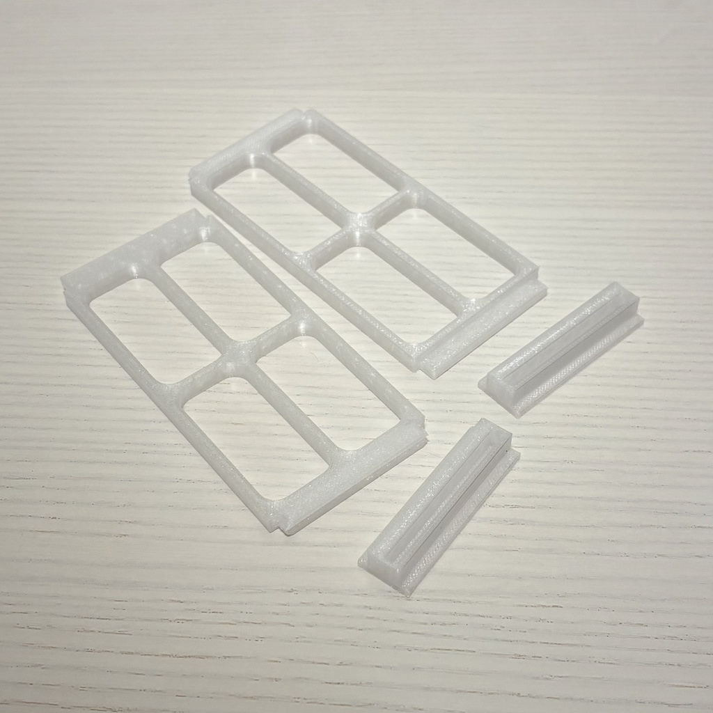 ダイソー 透明コレクションケース 【上段用】棚板たわみ抑止支柱 (2個１セット)