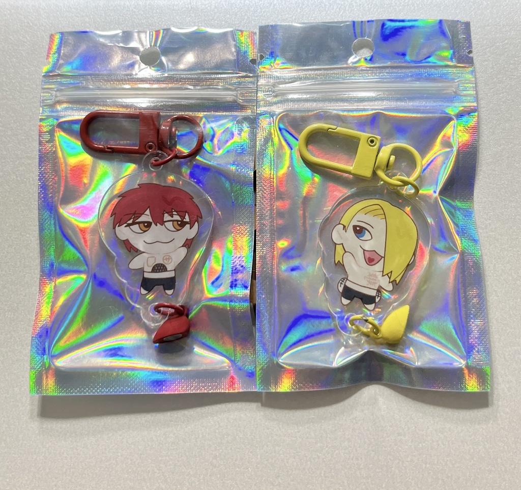 磁石でくっつく🦂と💣アクキー