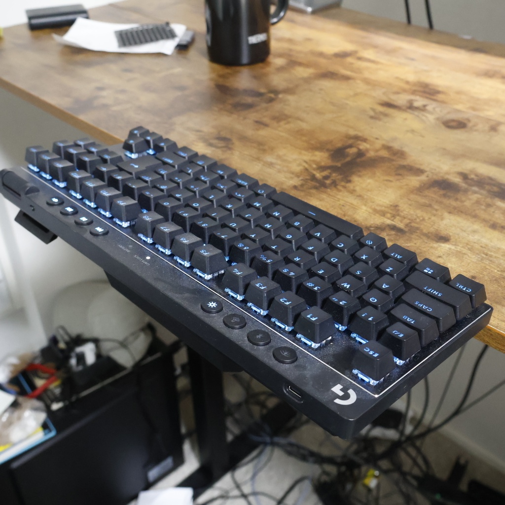 キーボードも置ける クランプ式ハンギングトレイ