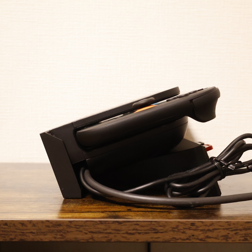 ゲーム機用 斜め横置き ディスプレイスタンド【ソフト15枚収納 / Switch 2互換】