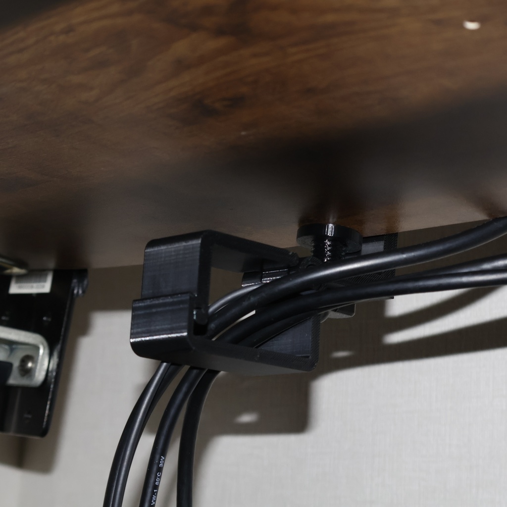 デスク用 クランプ固定式 ケーブルホルダー【開閉ヒンジ付き・両面テープ不要】