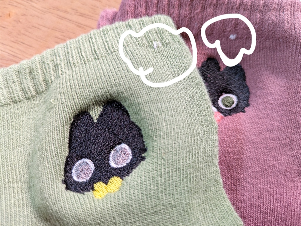ころころねちゃん刺繍靴下