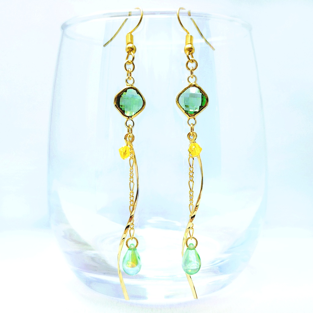 1点限定★【概念】セベクイメージ ライトグリーンカラー 宝石風チャーム×ドロップ シャンデリア風ピアス/イヤリング