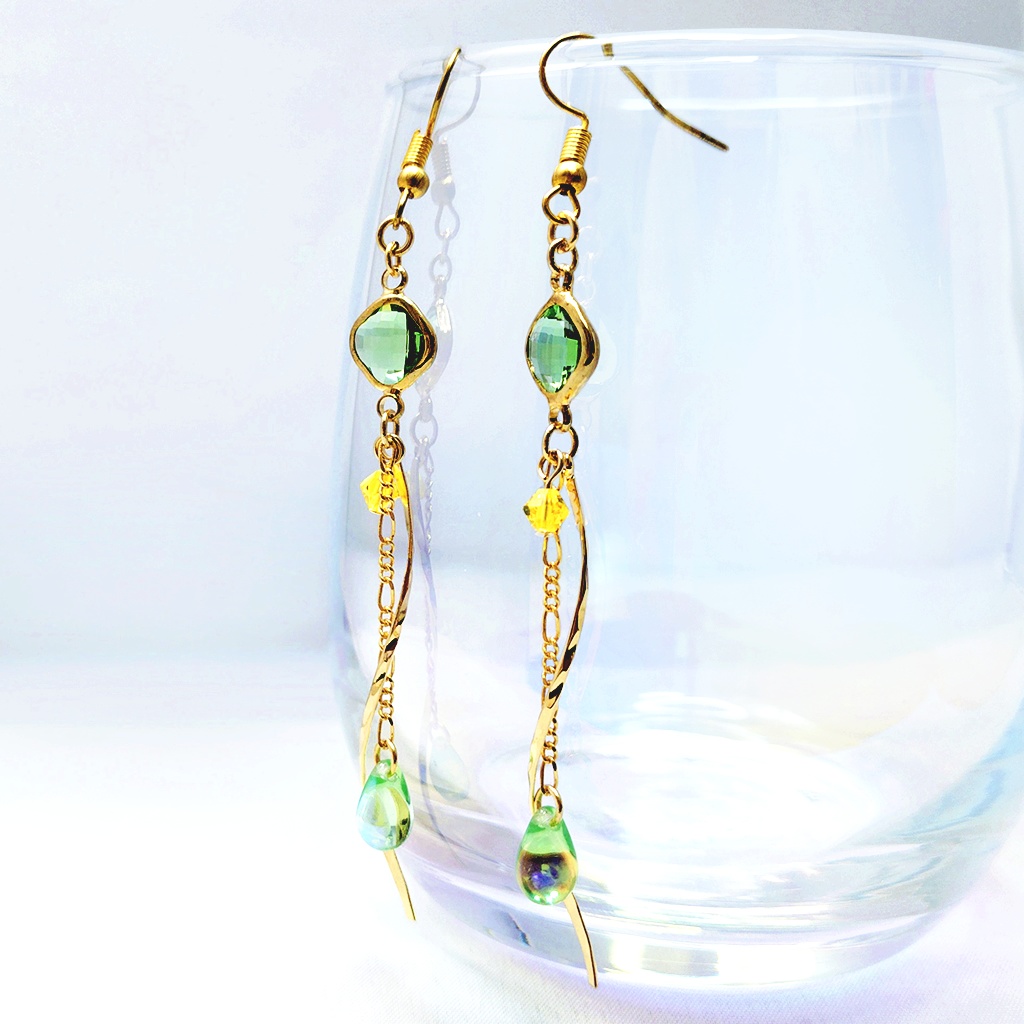 1点限定★【概念】セベクイメージ ライトグリーンカラー 宝石風チャーム×ドロップ シャンデリア風ピアス/イヤリング