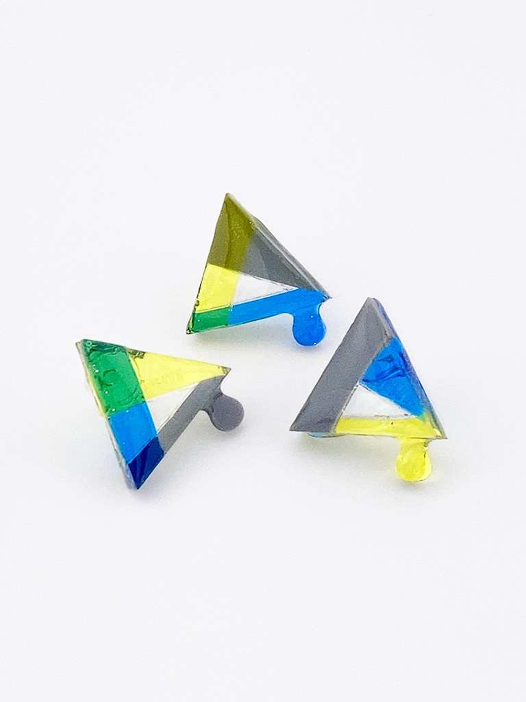 さんかくトリカラピアス