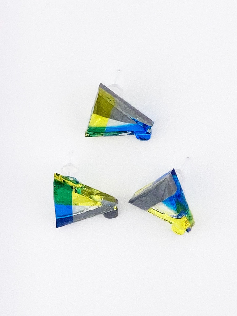 さんかくトリカラピアス