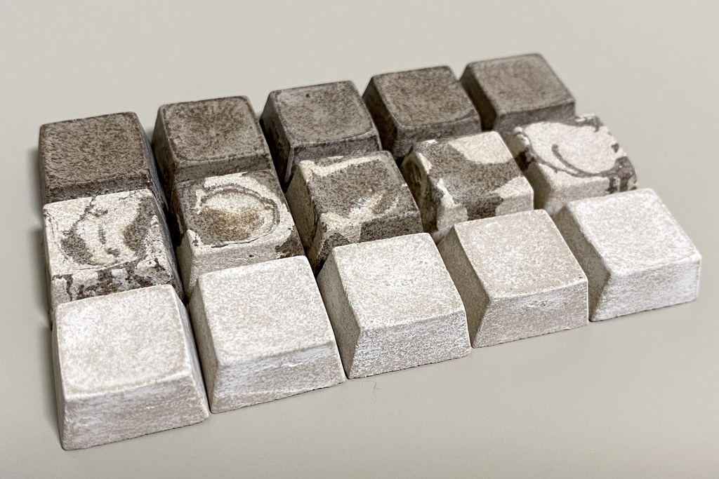 陶キーキャップ(3個セット:黒、白、混)