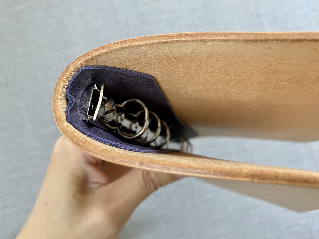 キースイッチ柄のレザー手帳カバー