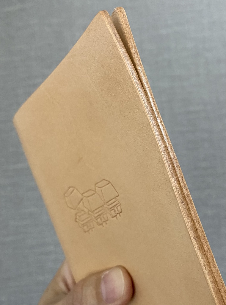 キースイッチ柄のレザー手帳カバー