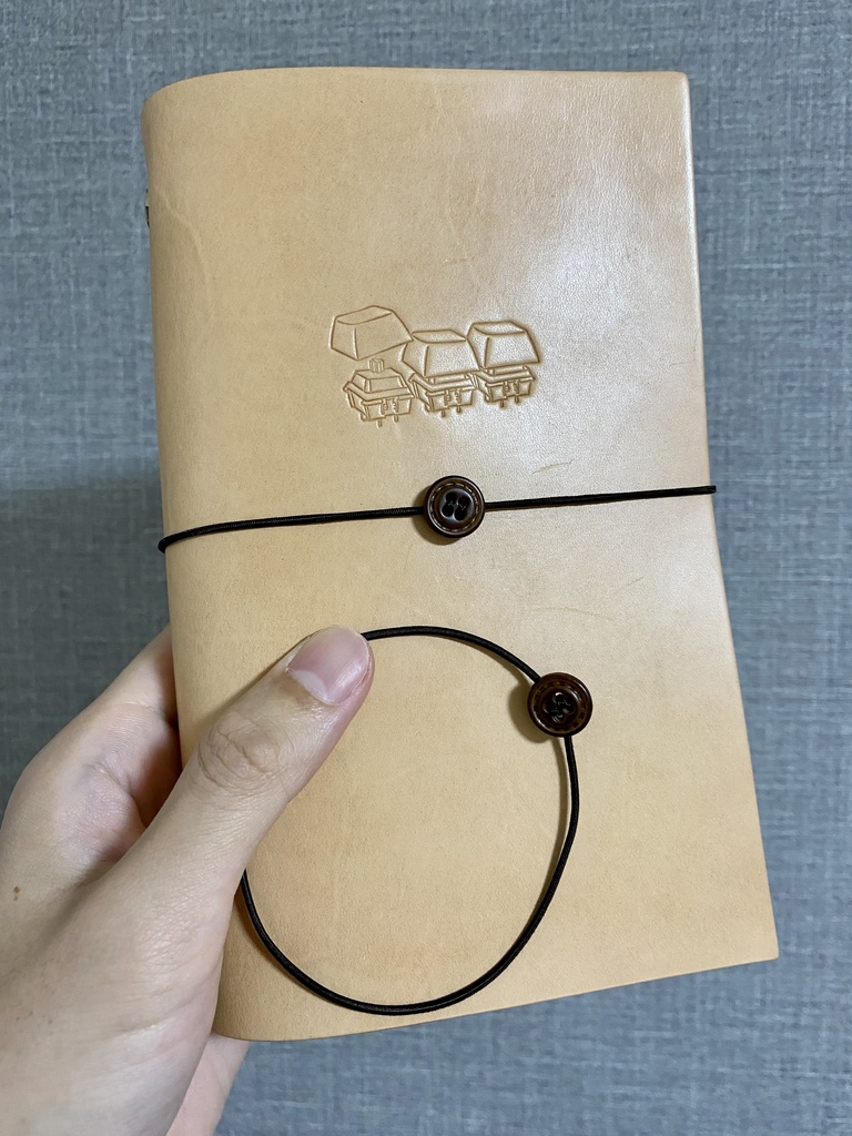 キースイッチ柄のレザー手帳カバー