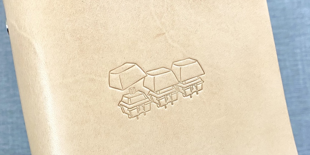 キースイッチ柄のレザー手帳カバー