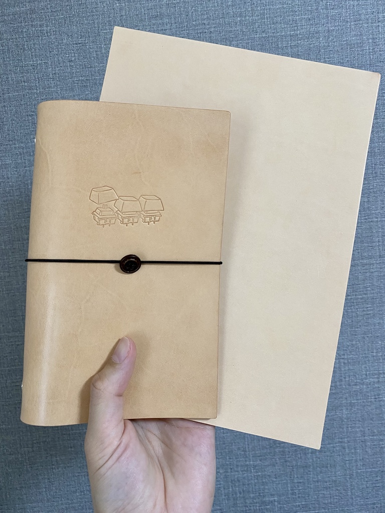 キースイッチ柄のレザー手帳カバー