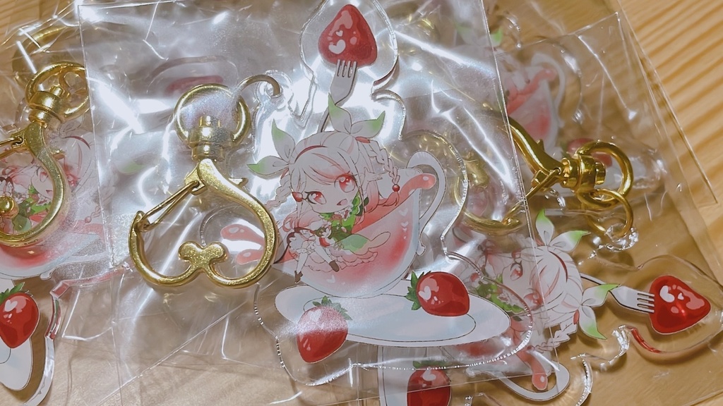 四葉苺ちゃん　アクリルキーホルダー