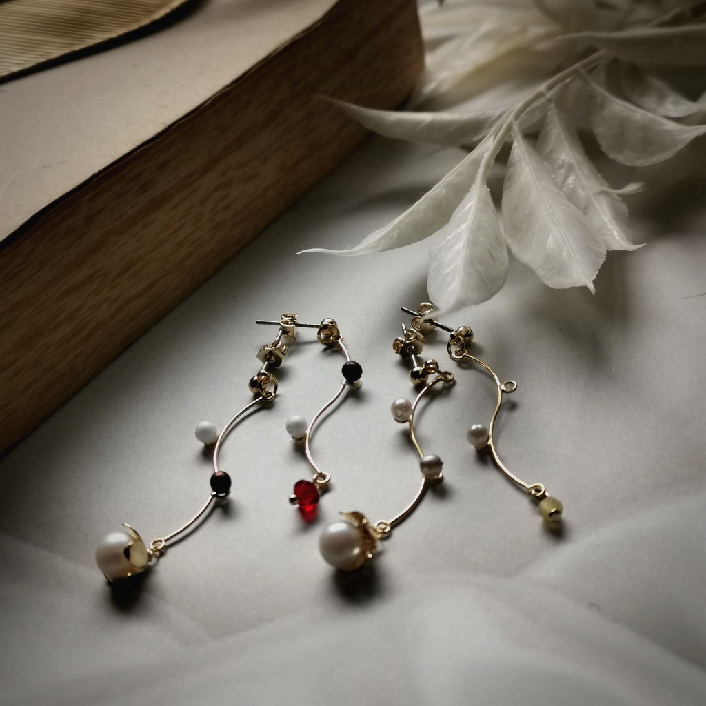 イケメン王宮　揺れるドレスに貴方色まとうイヤーアクセサリー