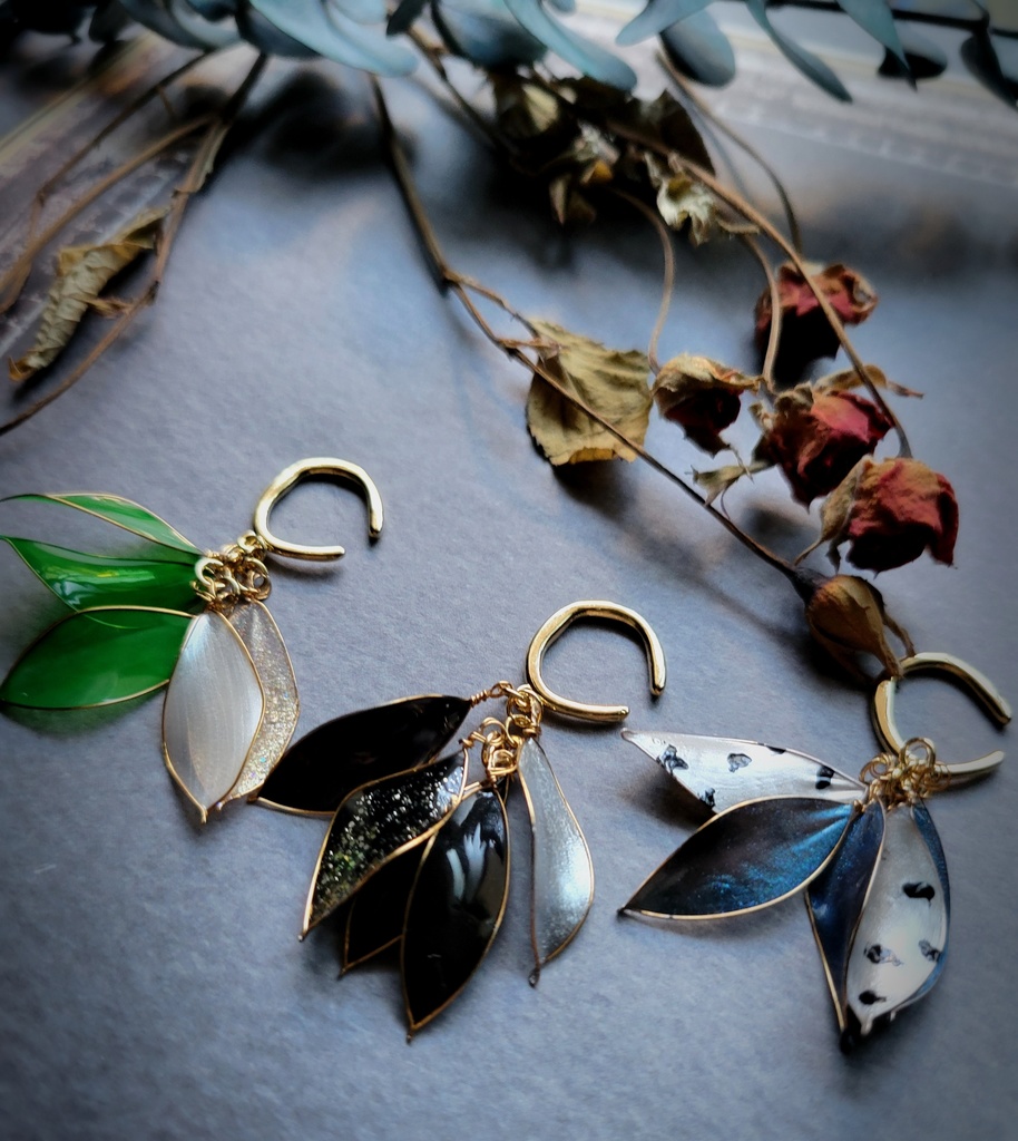 耳もとをあなた色で飾るイヤーカフ