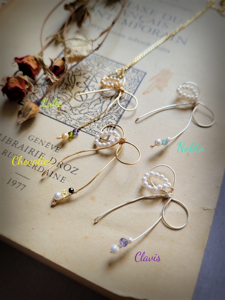 ゆれる、彼色を結んだリボンモチーフペンダント